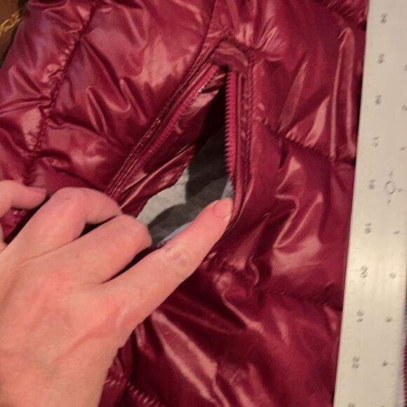 GORGEOUS SHEEN on this Cranberry Hoodie Puffer vest! - Picture 5 of 10